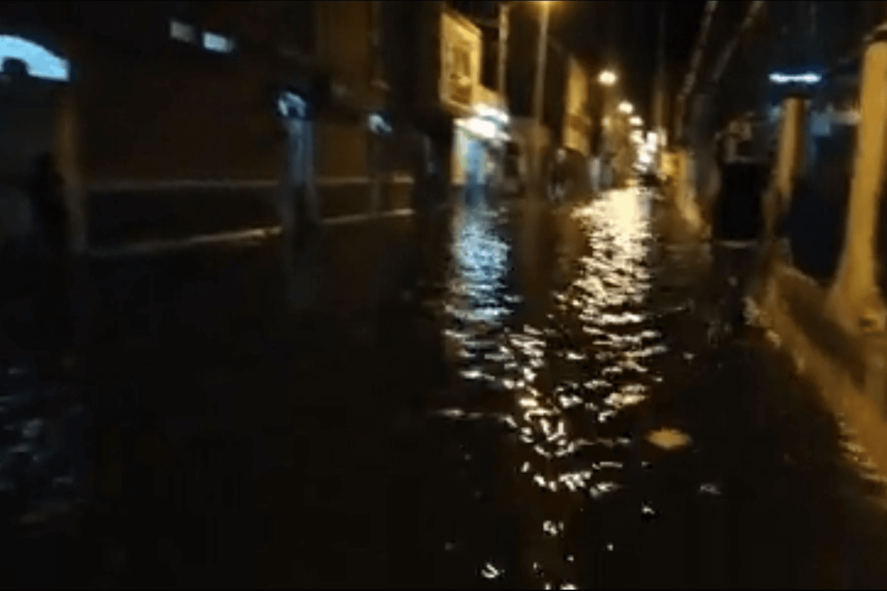 Emergencia en Pacasmayo: desborde de canal inunda viviendas, comisaría y calles [video]