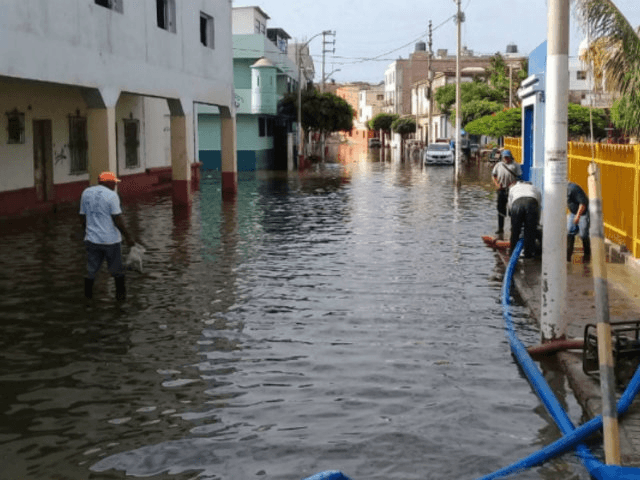 Emergencia en Pacasmayo: acequia se desborda y deja más de 200 familias afectadas