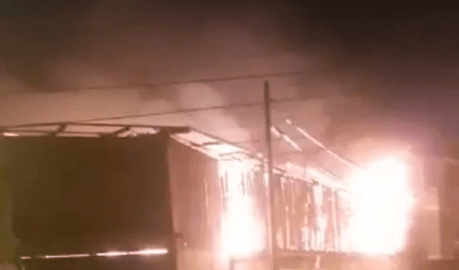 Incendio deja en cenizas a restaurante en Pacasmayo.