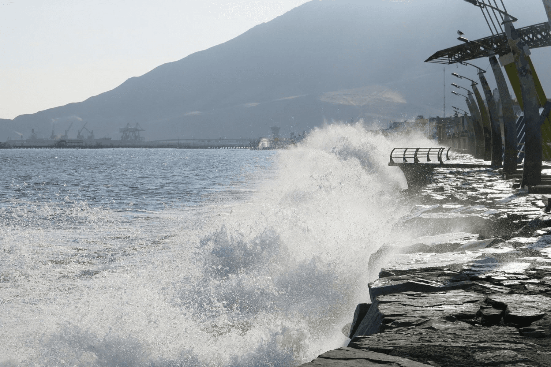 Oleajes: aumenta a 52 el número de puertos cerrados en todo el litoral