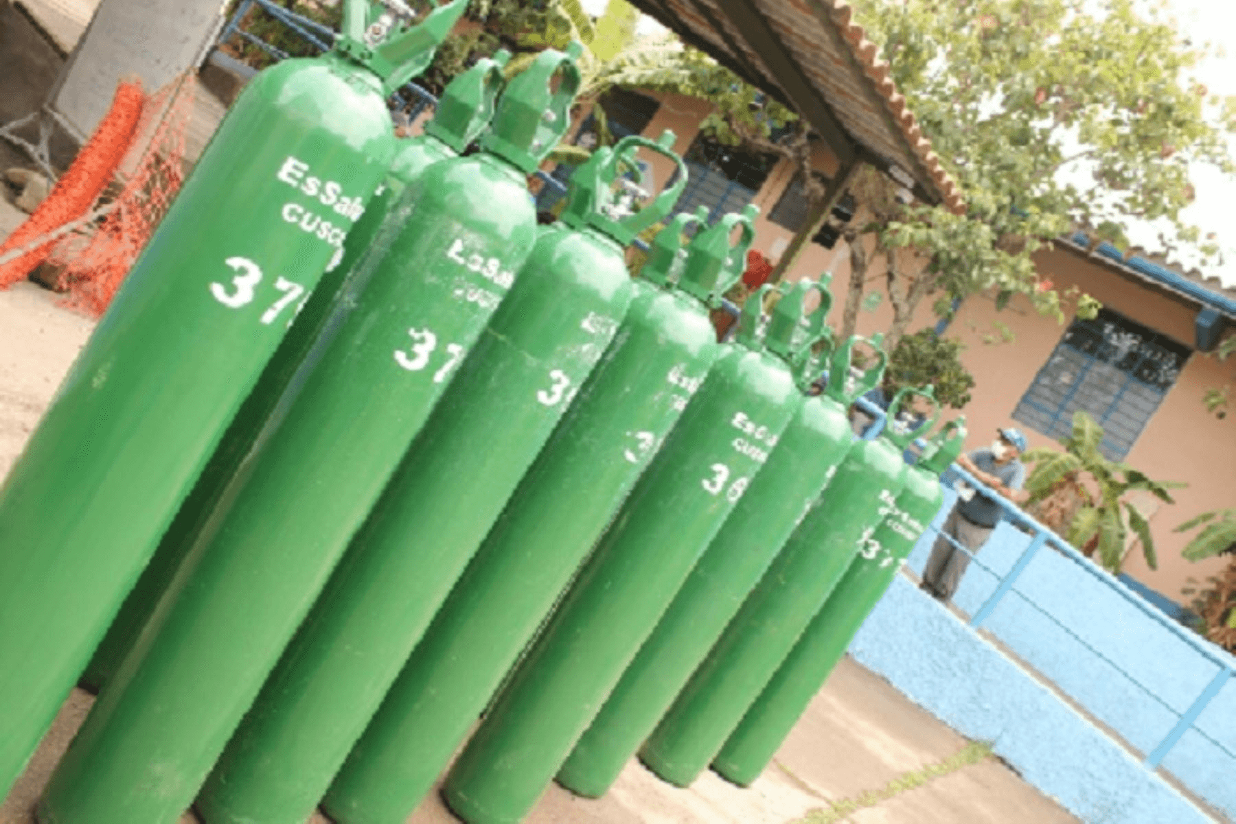 Envían más de 200 balones de oxígeno a La Libertad para abastecer hospitales