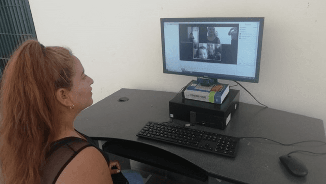 Internas del penal de Pacasmayo se comunican por videollamadas con familiares