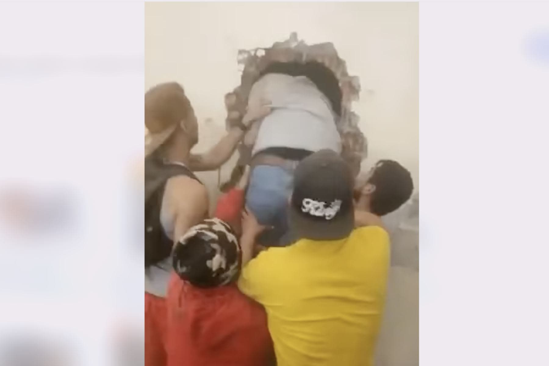 Desastre en Pataz: rescatan con vida a 12 personas atrapadas por deslizamiento en Retamas