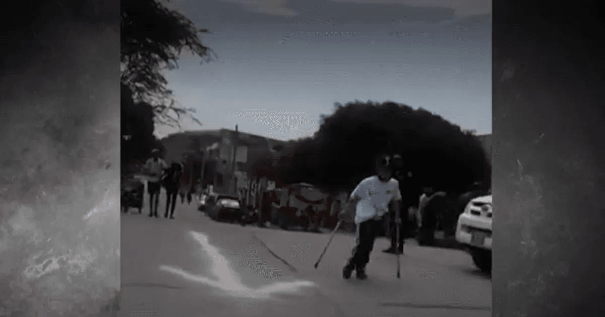 En muletas terminó carrera de 21 kilómetros en 4 horas y 2 minutos