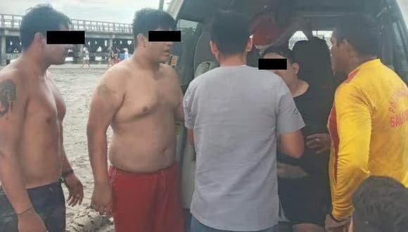 La Libertad | Rescatan a cuatro bañistas que se ahogaban en la playa