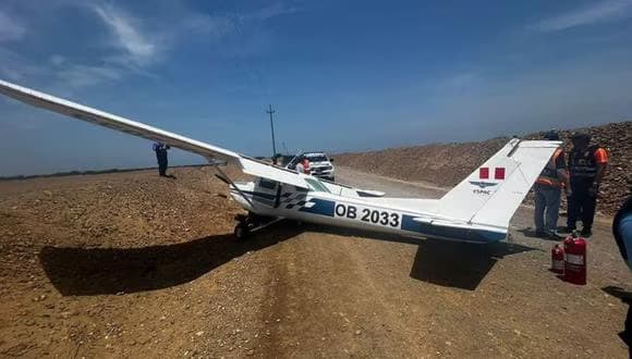 La Libertad: Avioneta aterriza de emergencia y tripulantes se salvan de morir