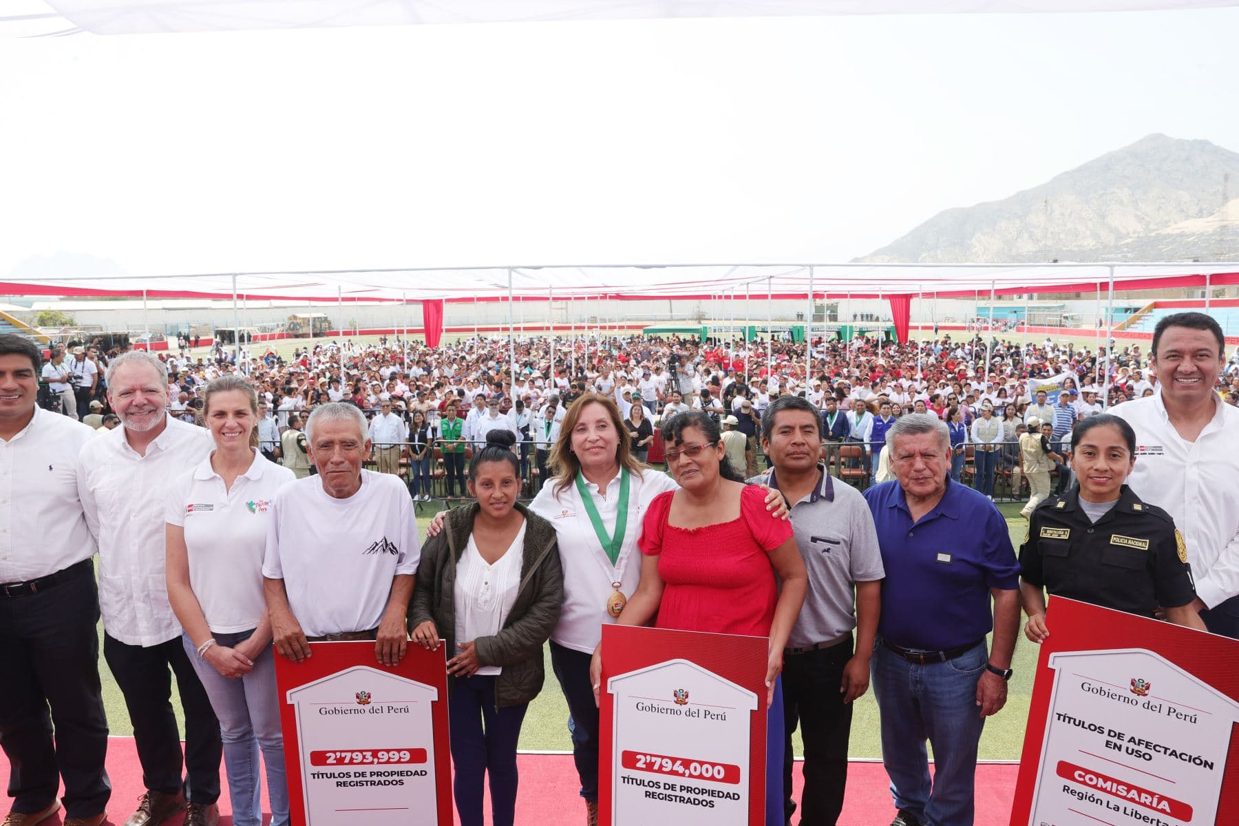 Dina Boluarte entrega más de 5,800 títulos de propiedad en La Libertad beneficiando a 20,000 habitantes