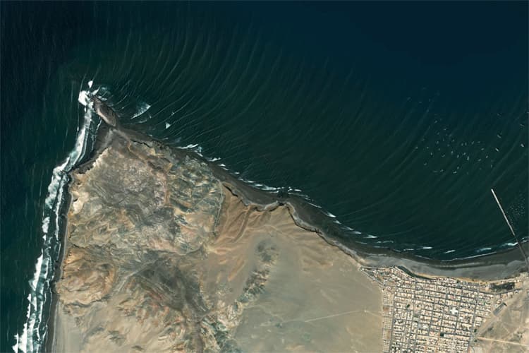 Pacasmayo: Olas Eternas en un Paraíso Surfista