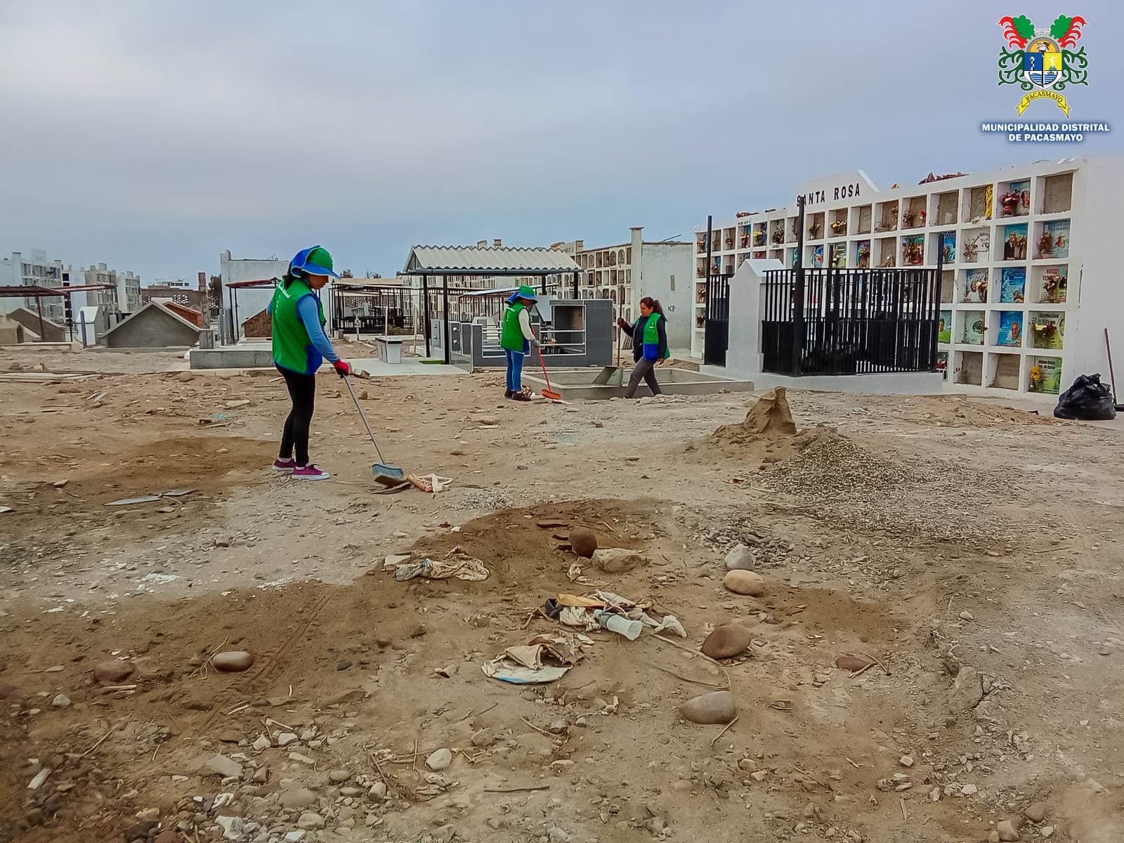 Limpieza en el Cementerio de Pacasmayo