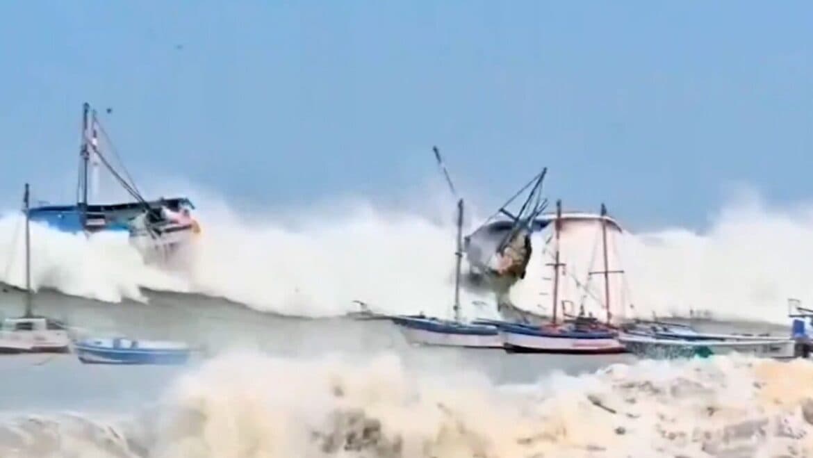 Cierre de puertos en Pacasmayo por oleajes intensos