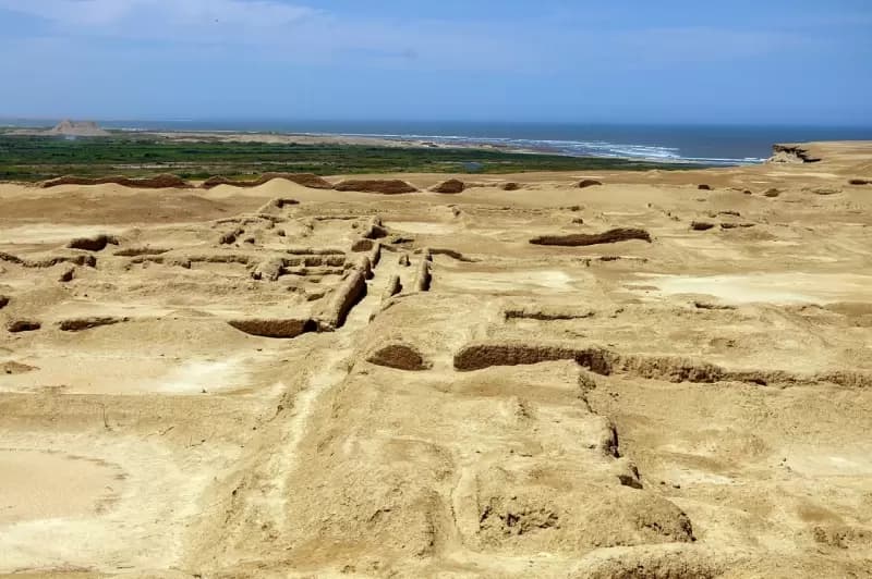Pakatnamú: Historia y Arquitectura Preincaica en Perú