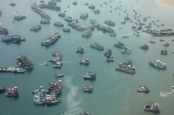 Alerta tsunami cierra puertos a lo largo de la costa