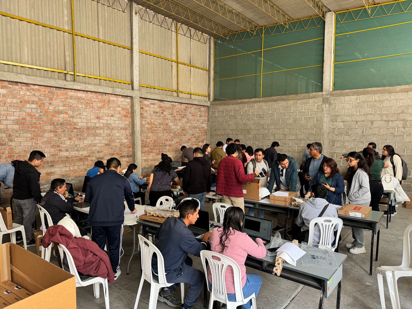 Laptops para Maestros en La Libertad: 5,544 Unidades para Mejorar Educación