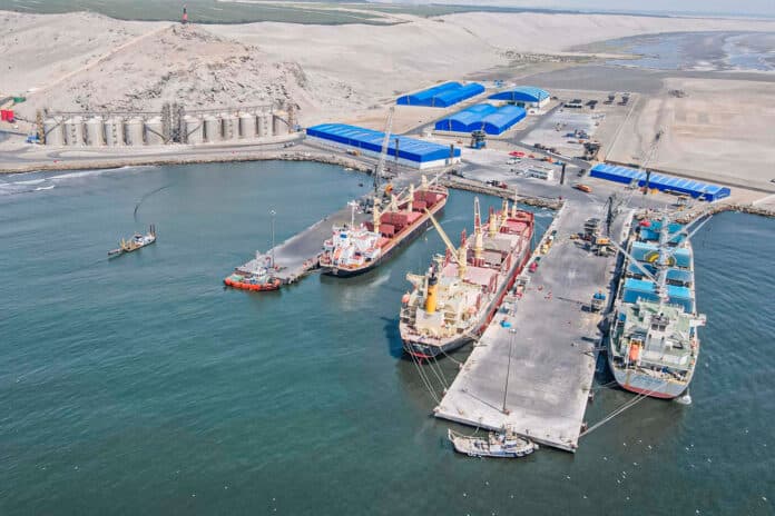 Cierre de puertos en La Libertad por oleajes anómalos