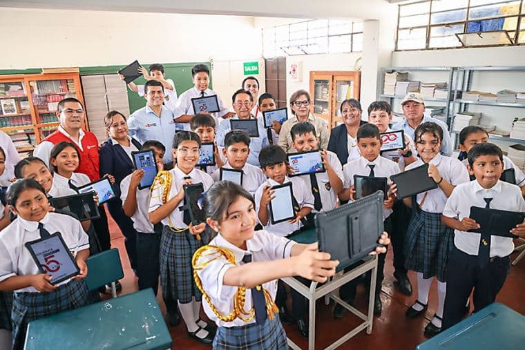 Minedu entrega tecnología en Chepén para reducir brecha digital