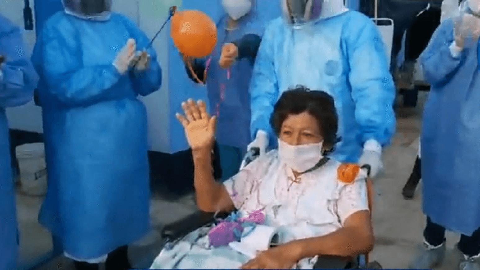 La Libertad: Mujer de 64 años supera la COVID-19 y sale de alta el día de su cumpleaños