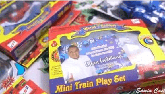 Consejero de Pacasmayo regala 5 mil juguetes con su foto y nombre