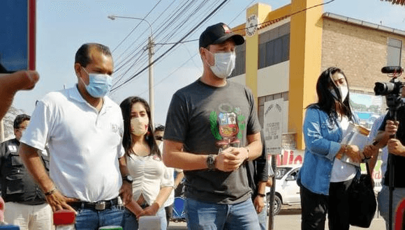 Candidato presidencial recorre distritos de La Libertad