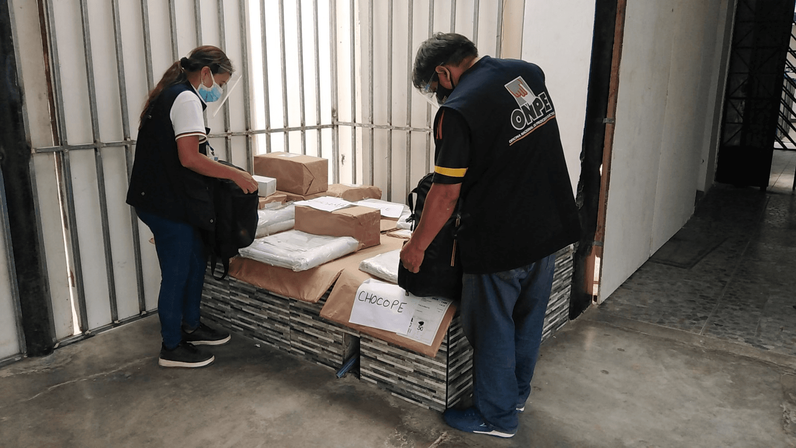 ODPE Pacasmayo entrega material informativo y kits de protocolos a coordinadores distritales y de centros poblados