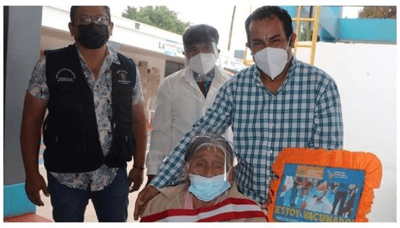 La Libertad | Abuelita de 102 años es la primera en recibir la vacuna contra el COVID-19 en San Pedro de Lloc