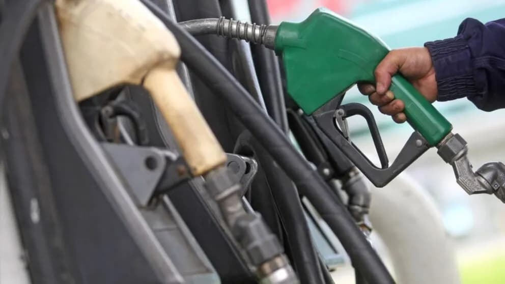 Empieza el racionamiento de combustibles en las regiones debido a las protestas