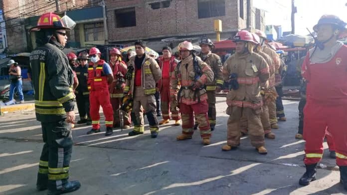 Trujillo: más de 70 bomberos lograron apagar fuego en edificio de Av. Eguren