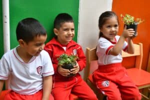 GORE entrega plantas ornamentales en Pacasmayo