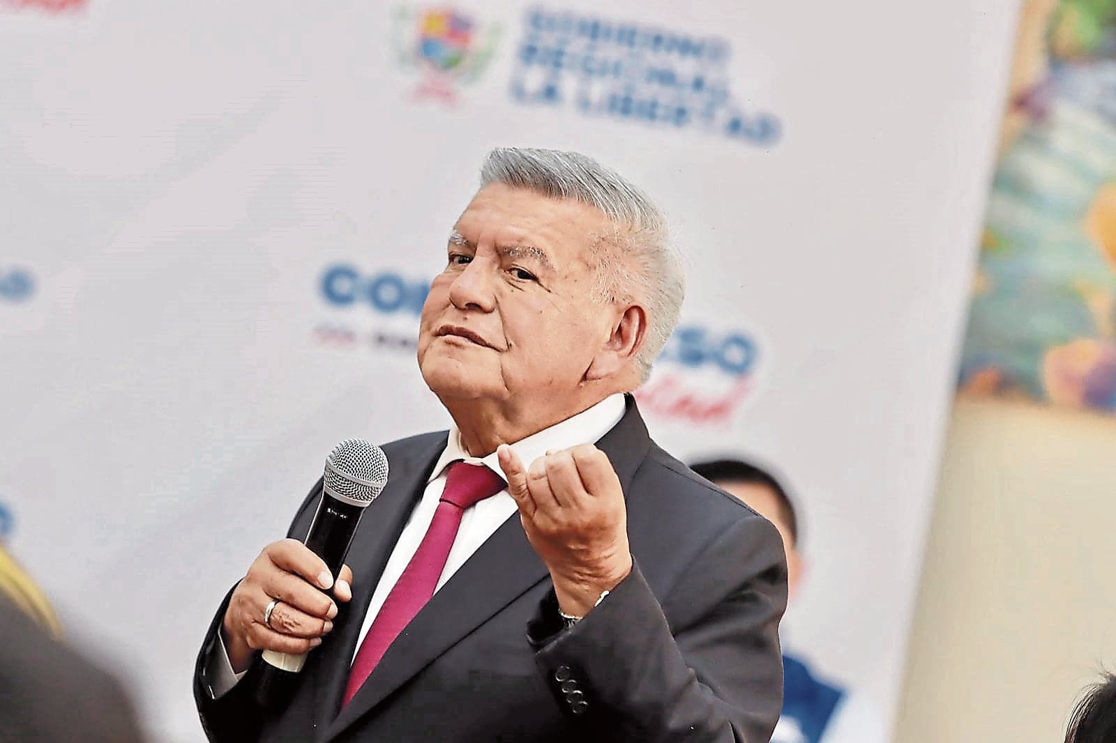 La Libertad: Acusa a César Acuña de pedir apoyo por obras