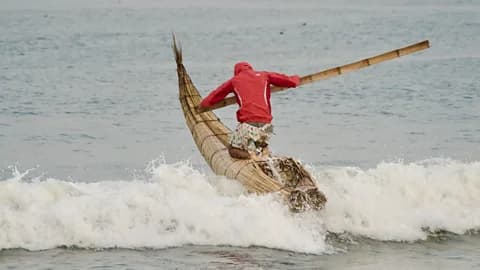El Origen del Surf en Huanchaco, Perú con Caballitos de Totora