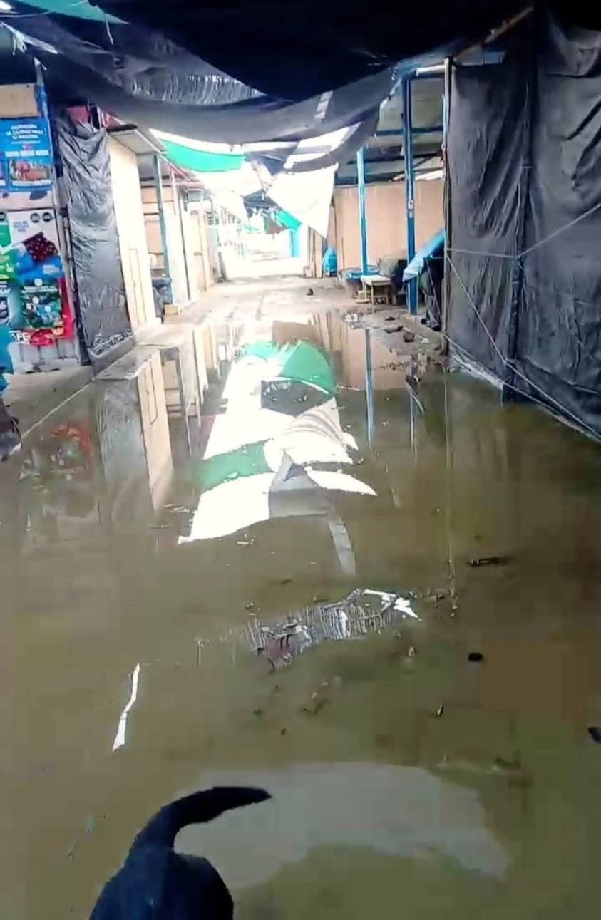 Alerta en Chepén: Acumulación de Agua Afecta Comerciantes