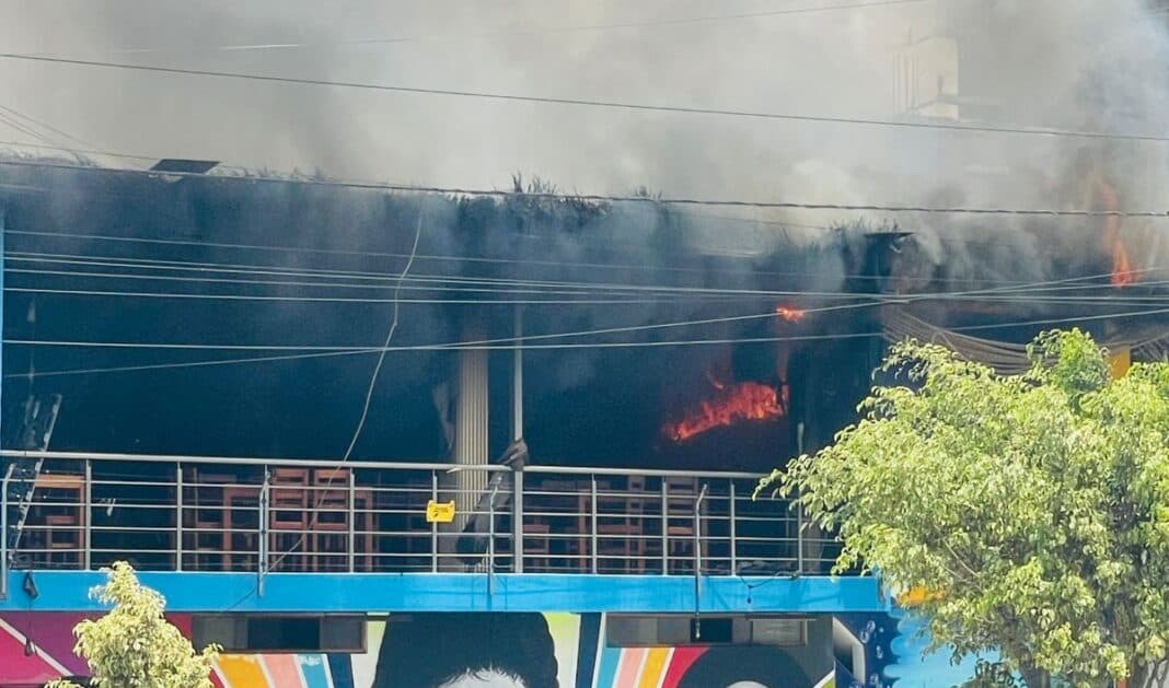 Incendio en local comercial de Pacasmayo: respuesta rápida evita daños