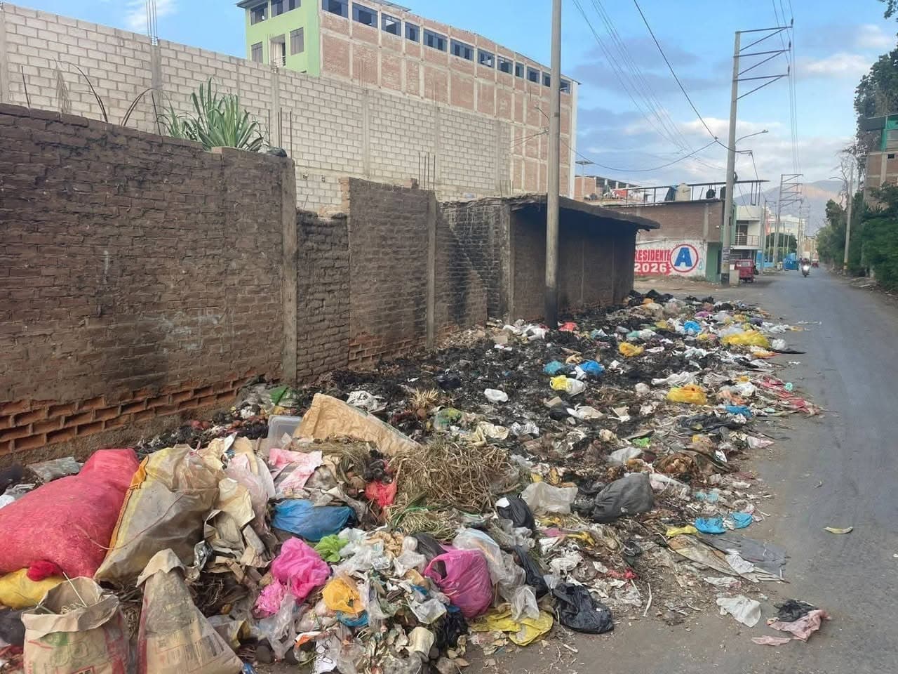 Basura cerca de Essalud en Chepén: Problema de Salud Pública