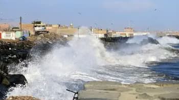 Oleajes anómalos en Perú: 75 puertos cerrados y alerta en el litoral