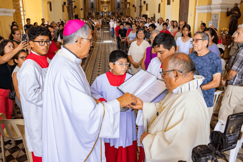Pbro. Ronald La Barrera asume como párroco de San Agustín en Guadalupe
