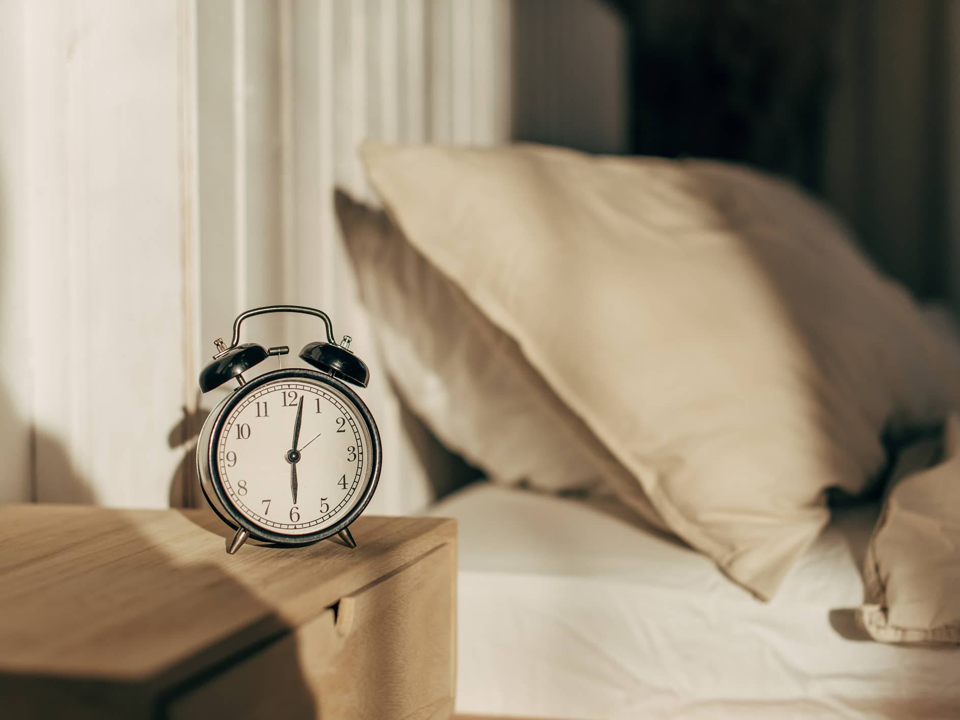 Posponer la alarma encoge tu cerebro, dicen expertos