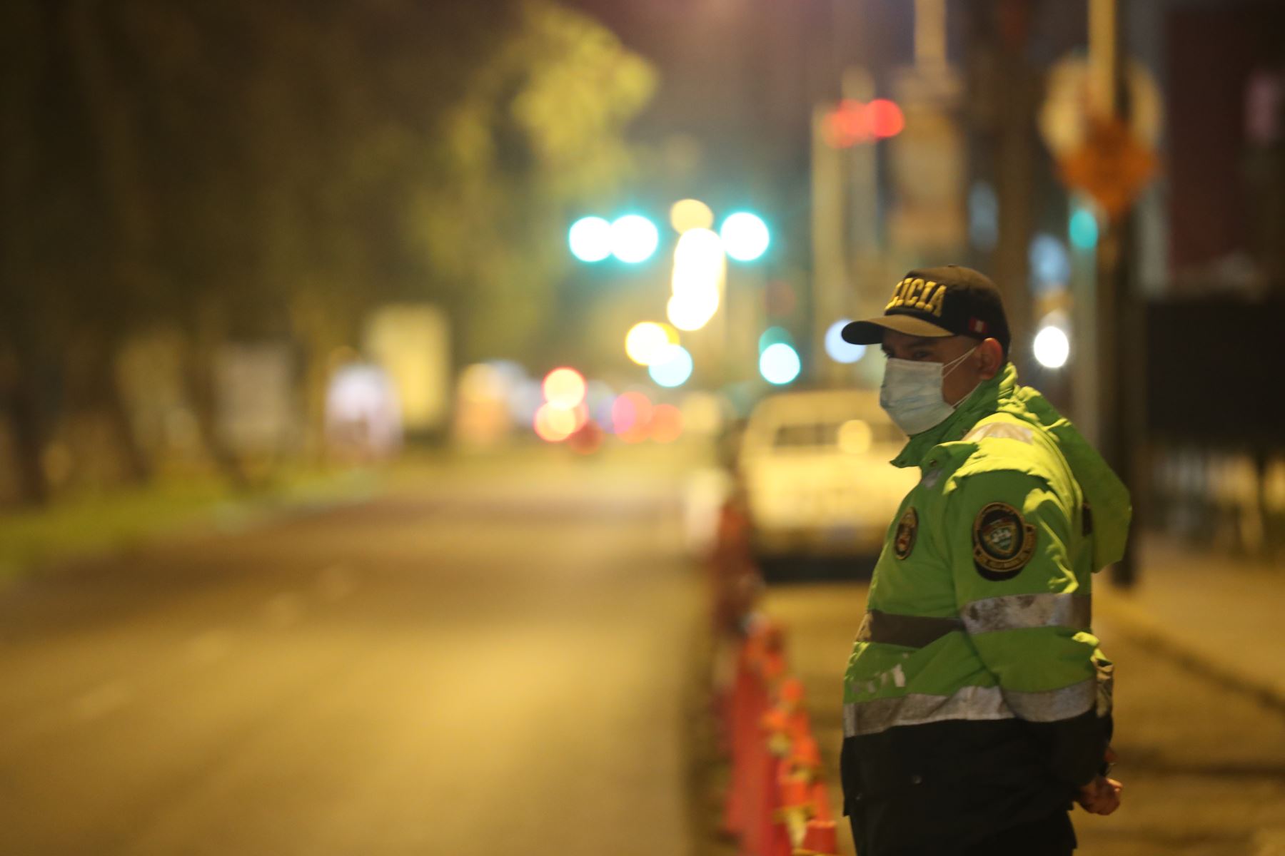 Toque de queda en Lima y Callao y provincias con nivel alto empezará a la medianoche
