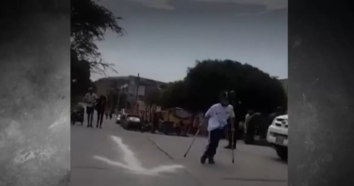 En muletas terminó carrera de 21 kilómetros en 4 horas y 2 minutos