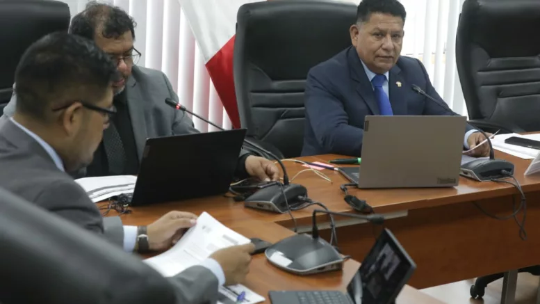 Sustentan tres proyectos de ley en Comisión de Producción