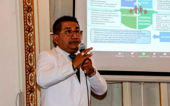 Gerente de Salud responde a sus críticos y señala que están tratando de politizar el dengue