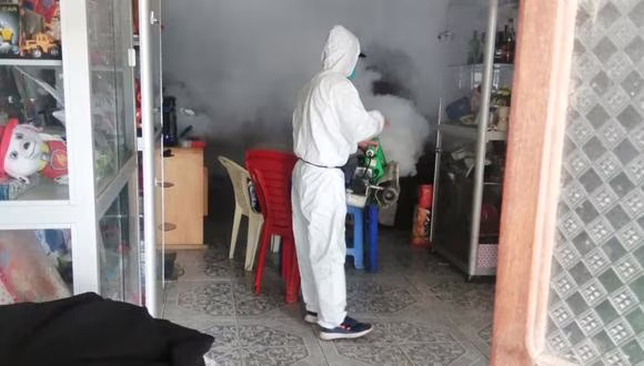Fumigan viviendas de Chepén y Pacasmayo en lucha contra el dengue