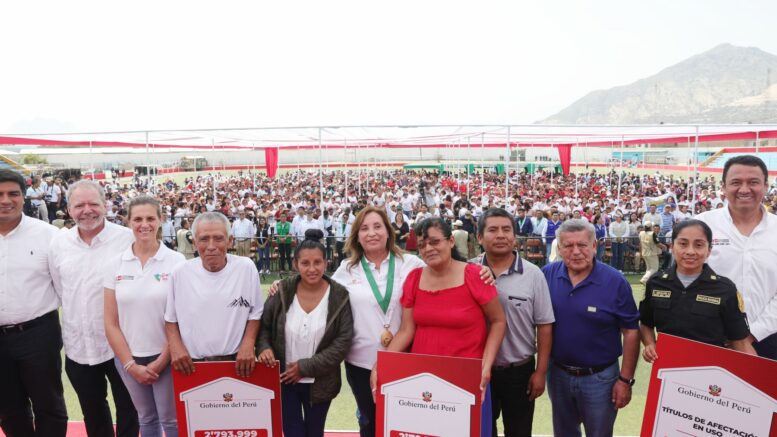 Dina Boluarte entrega más de 5,800 títulos de propiedad en La Libertad beneficiando a 20,000 habitantes