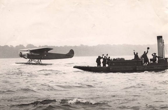 Amelia Earhart: Primera Mujer en Cruzar el Atlántico por Aire