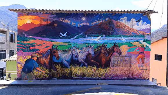 Llallán renace con murales que cuentan su historia