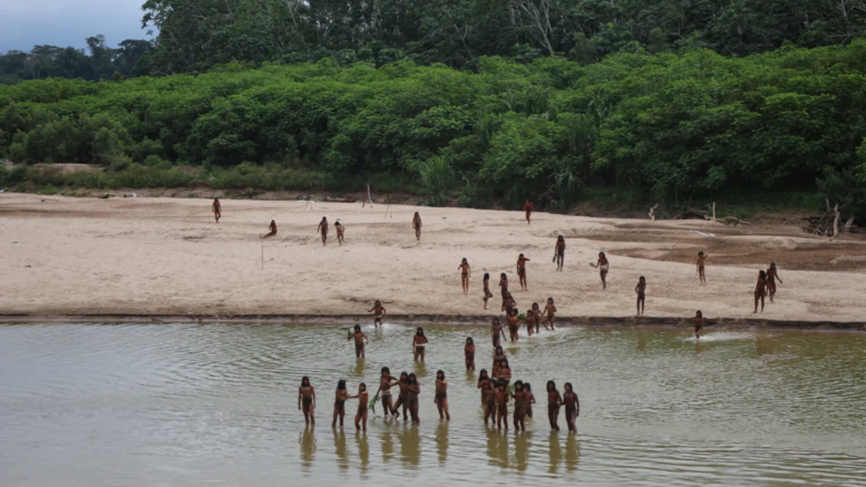Avistamiento de Tribu Mashco Piro en la Amazonía Peruana