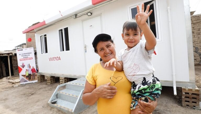 MVCS entrega 122 módulos temporales a damnificados en La Libertad