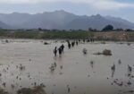 Escolares desafían río por un futuro seguro