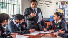 Decreto Supremo oficializa aumento salarial para docentes