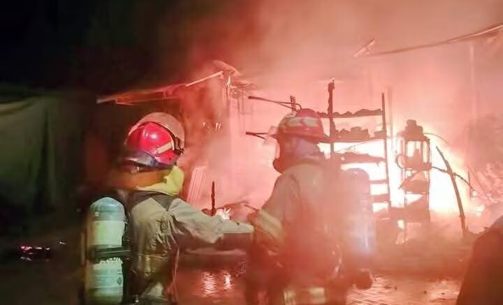 Incendio en mercado zonal Pacasmayo, La Libertad, Perú Incendio en mercado zonal Pacasmayo, La Libertad, Perú